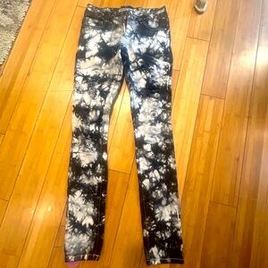 BLACK/WHITE TYE DYE RIPPED SKINNY JEANS